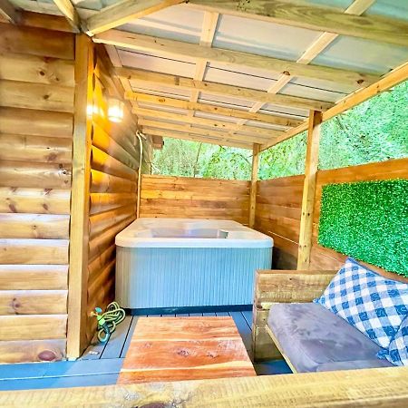New Tiny Cabin Hot Tub Firepit Fenced Yard 세비어빌 외부 사진