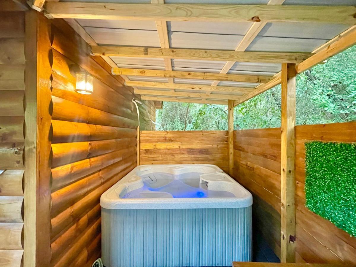New Tiny Cabin Hot Tub Firepit Fenced Yard 세비어빌 외부 사진