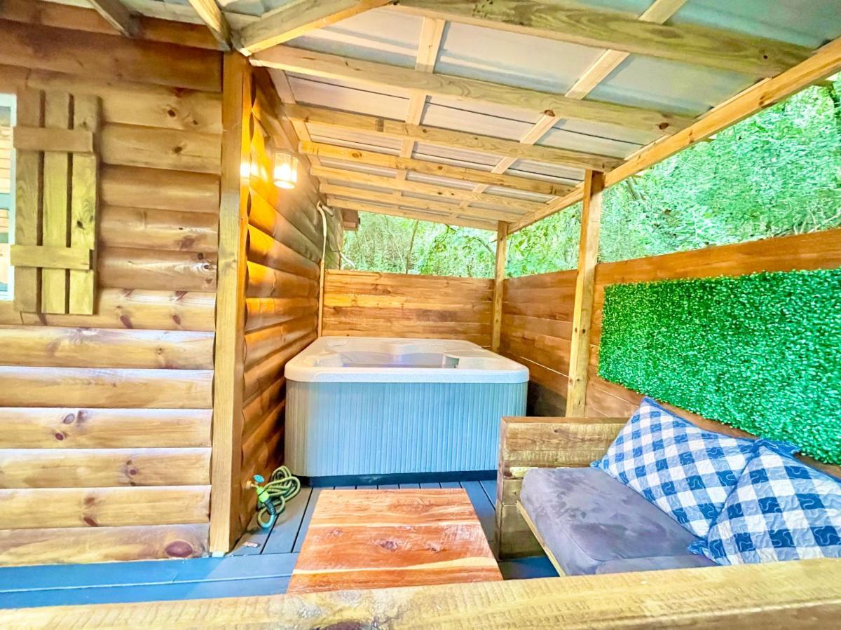 New Tiny Cabin Hot Tub Firepit Fenced Yard 세비어빌 외부 사진