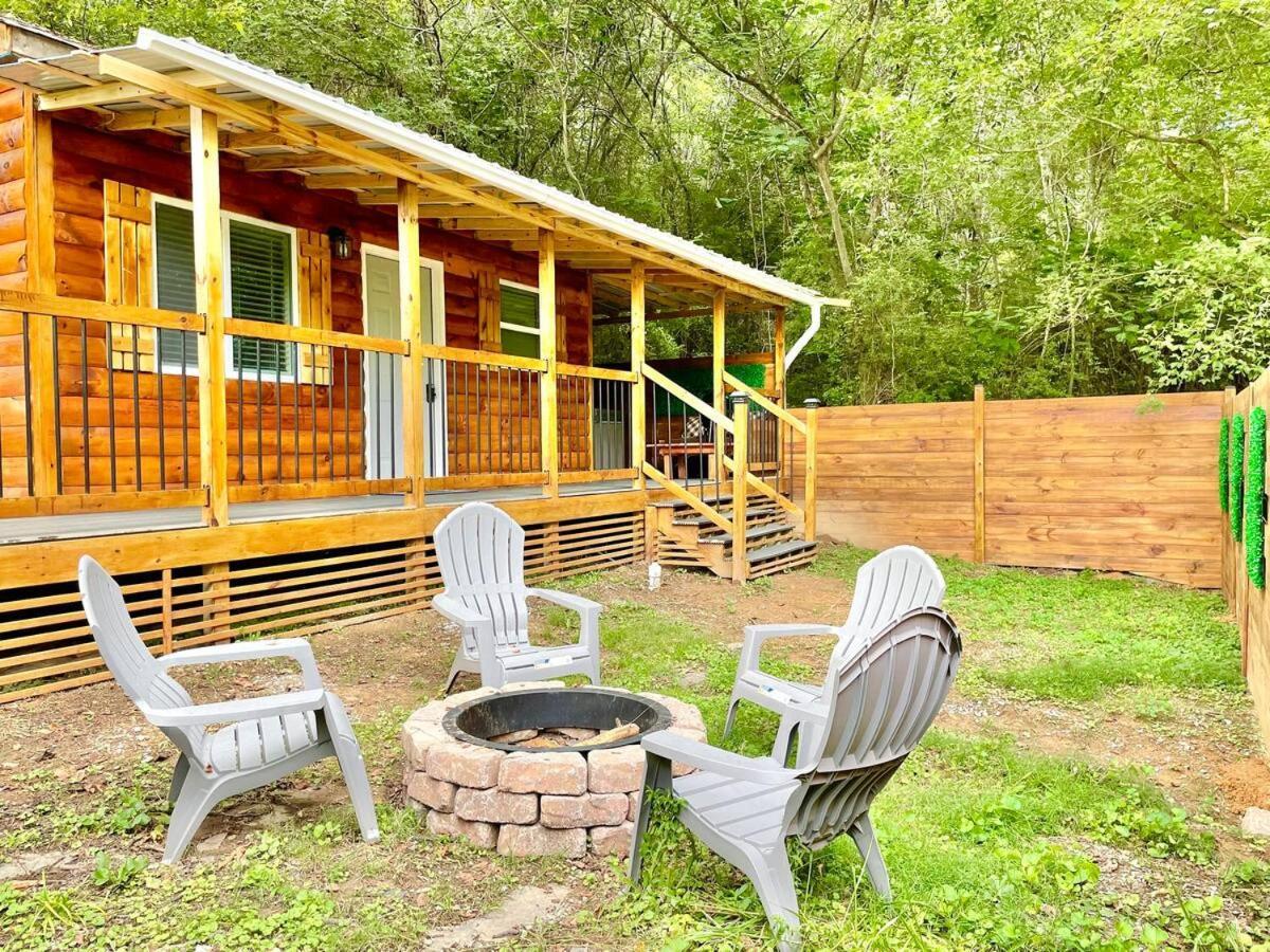 New Tiny Cabin Hot Tub Firepit Fenced Yard 세비어빌 외부 사진