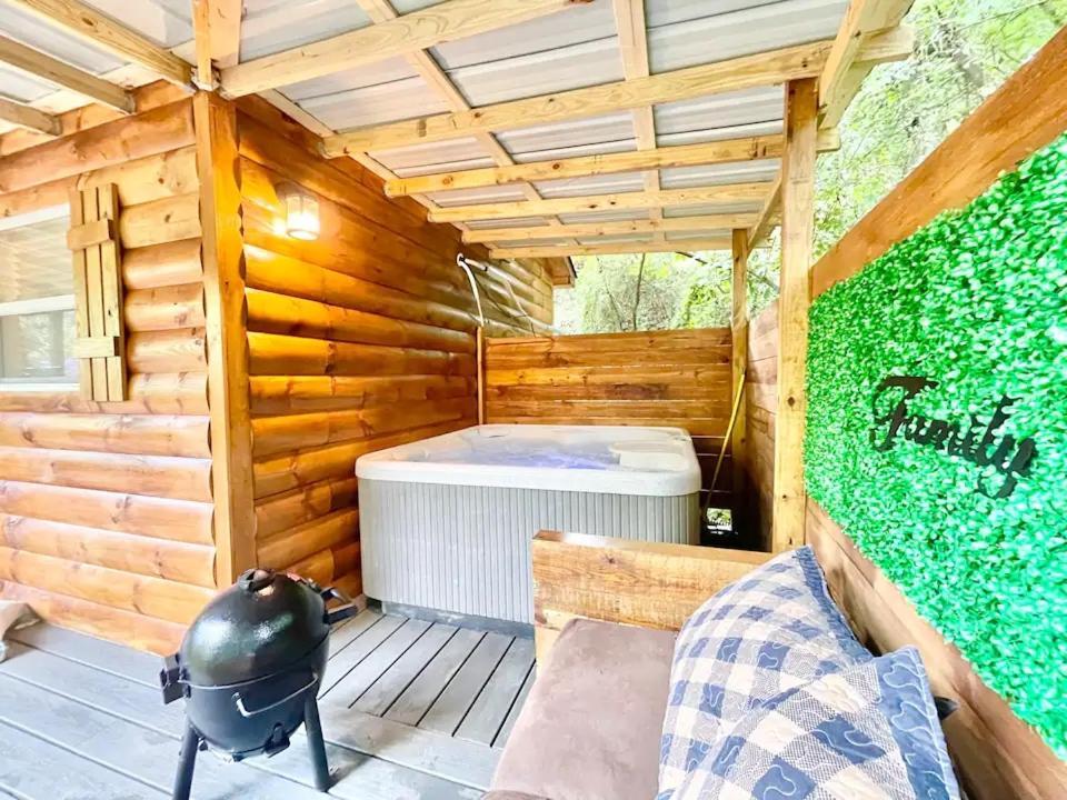 New Tiny Cabin Hot Tub Firepit Fenced Yard 세비어빌 외부 사진